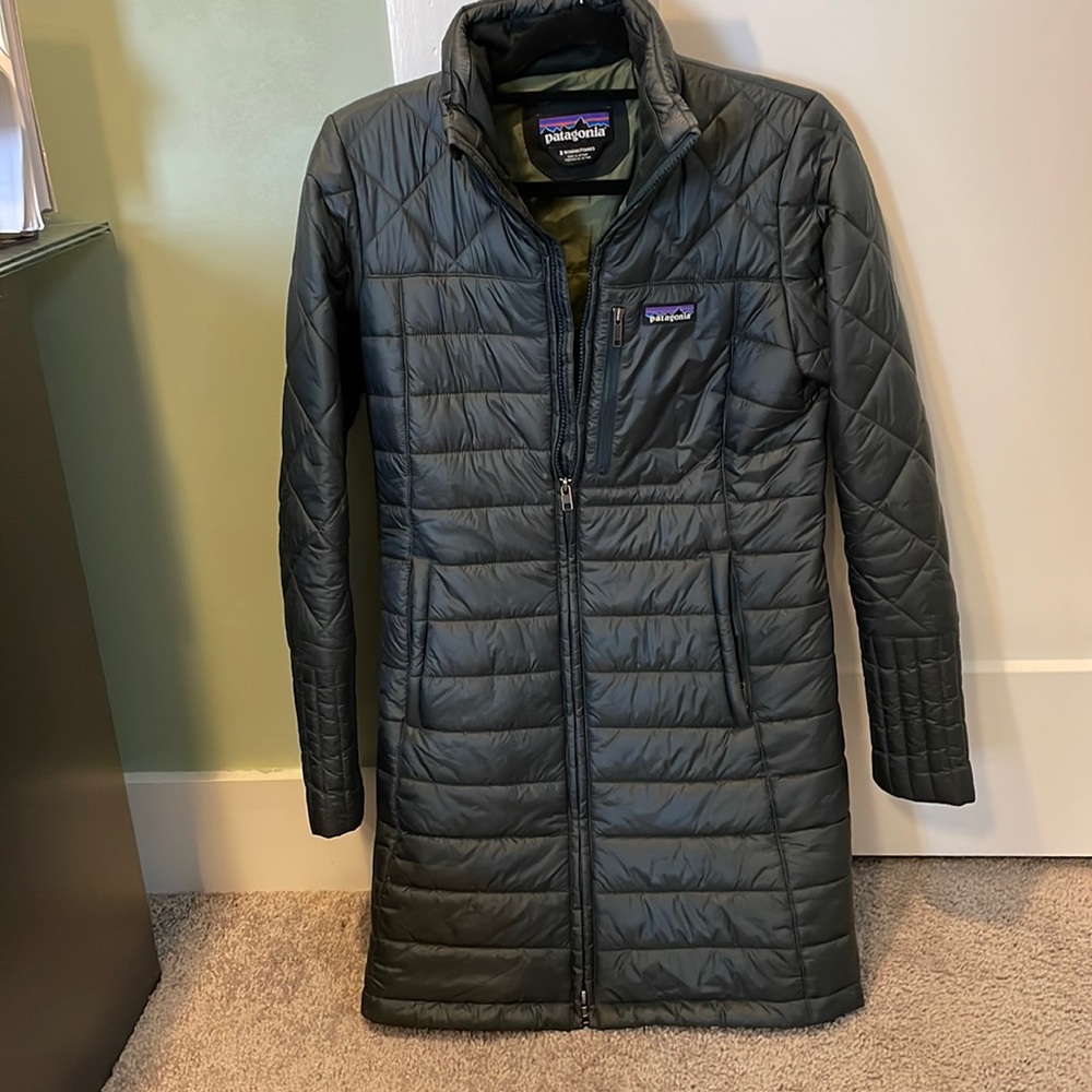 Patagonia insulated parka- dark green